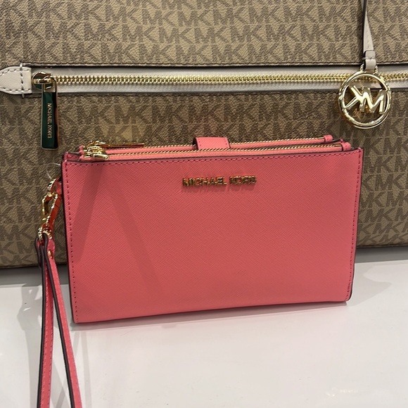 MICHAEL KORS LARGE DOUBLE ZIP WRISTLET WALLET PHONE CASE CLUTCH
Tea Rose NWT - Picture 12 of 16